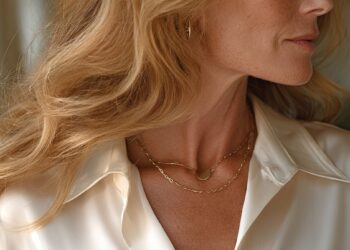 Twoja złota biżuteria zmatowiała? Zamiast biec do jubilera, spróbuj tych domowych trików!