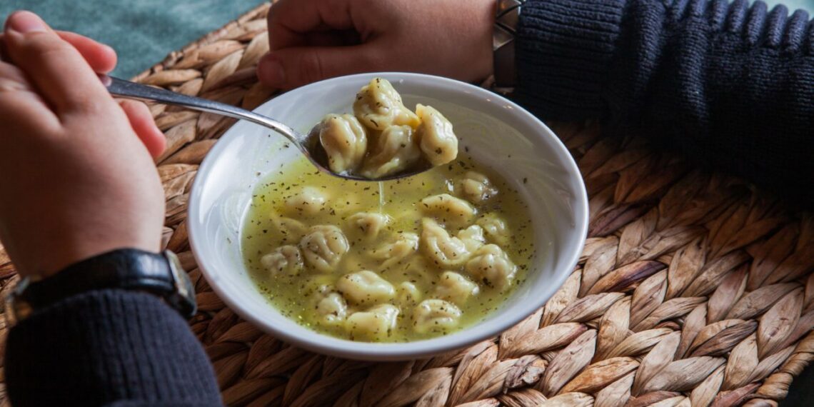 Ukrainietiškas sriubos stebuklas per 20 min: tinginių koldūnų receptas, užkariavęs internetą