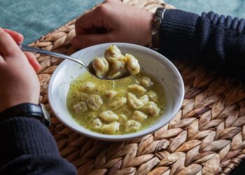 Ukrainietiškas sriubos stebuklas per 20 min: tinginių koldūnų receptas, užkariavęs internetą