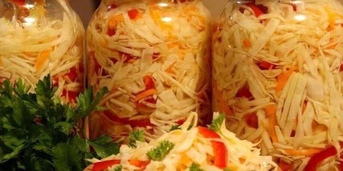 Ukrainietiškas stebuklas per 10 min.: marinuota kopūstų bomba be sterilizacijos ir vargo