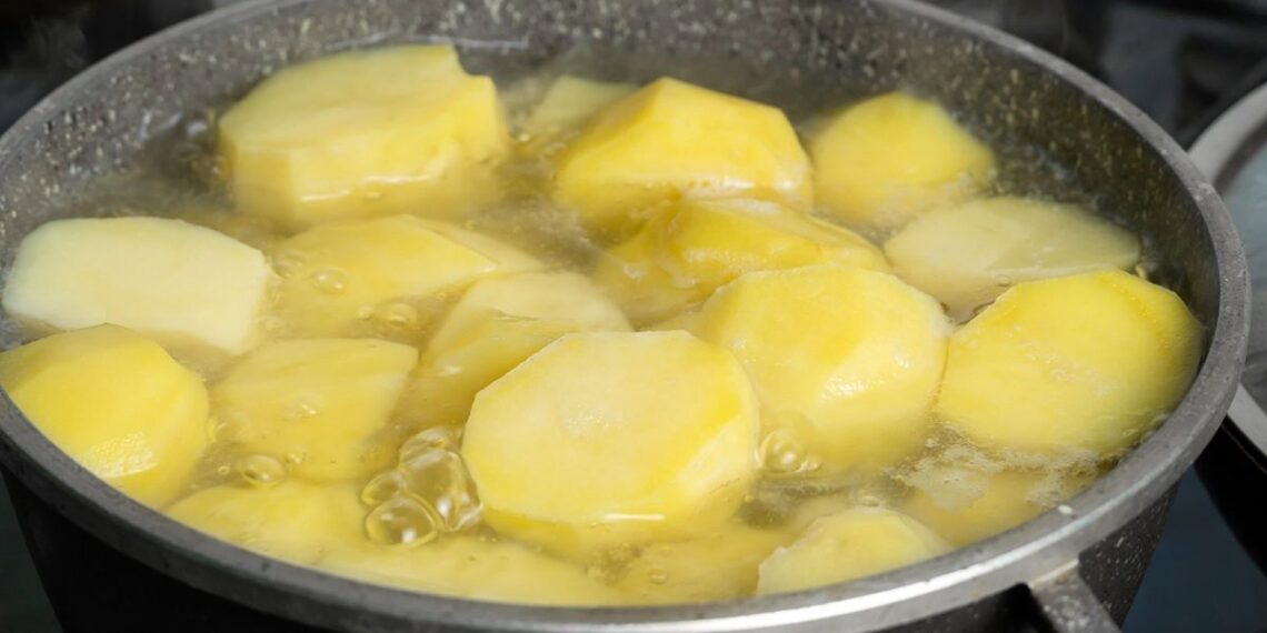 Užtenka šio vieno priedo ir bulvės tampa 100 kartų skanesnės – druskos nebenorėsite