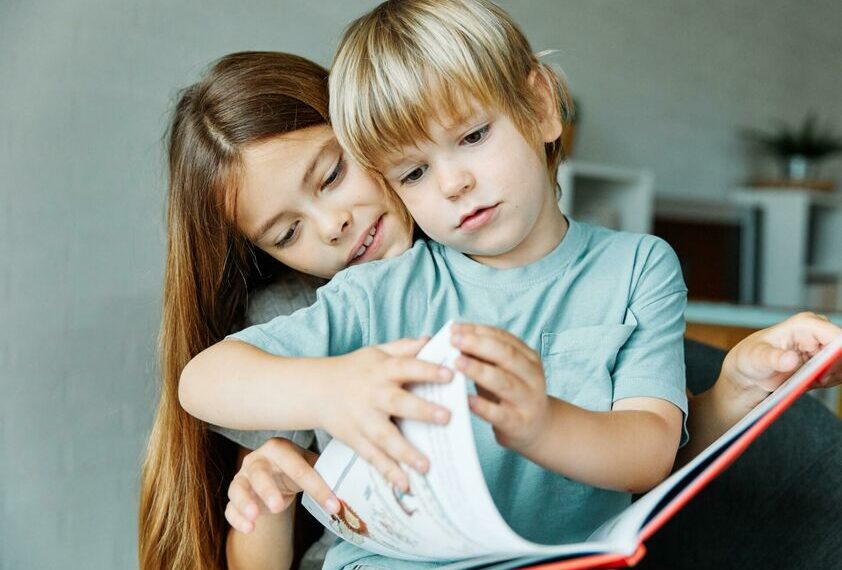 Vaikų skaitymo motyvaciją žlugdančios tėvų klaidos: kokias knygas renkatės jūs ir kodėl tai pavojinga?