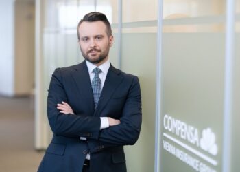 Vairavimo instruktorius paviešino klaidą, kuri gatvėse varo iš proto: taip lėtai įsibėgėja tūkstančiai vairuotojų