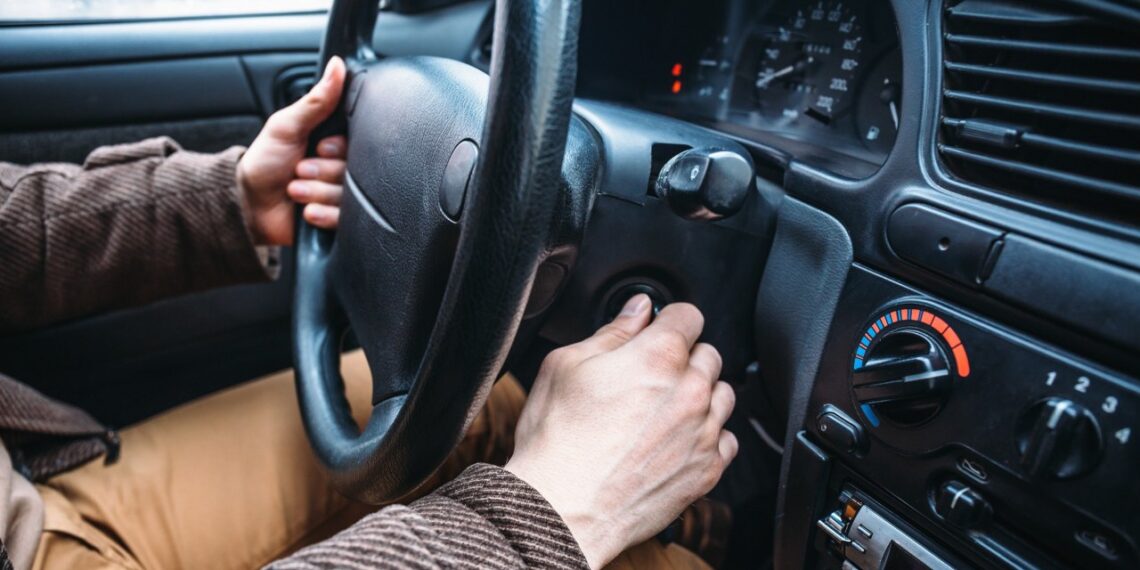 Vienas įprotis tyliai žudo tavo automobilį: mechanikai atvirai prabilo, ką daro beveik visi