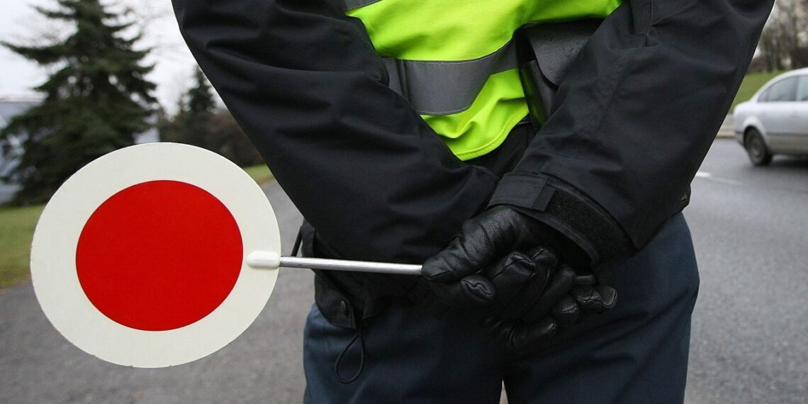 Vienas nekaltas gestas žiemą Europoje gali kainuoti šimtus eurų: klaida, kurią daro dauguma vairuotojų