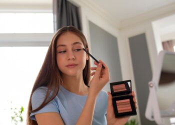 Vizažistė atskleidė lemtingas makiažo klaidas, dėl kurių atrodote net 10 metų vyresnė