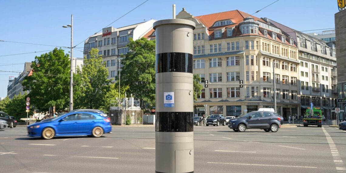 Vokietijoje į fotoradarus pila alkoholį: naujas metanoliu „šeriamas“ greičio siaubas fiksuoja 400 pažeidimų per dieną