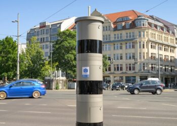 Vokietijoje į fotoradarus pila alkoholį: naujas metanoliu „šeriamas“ greičio siaubas fiksuoja 400 pažeidimų per dieną