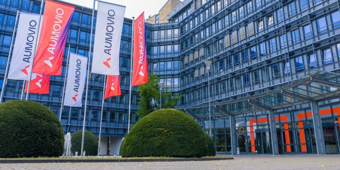 Vokietijos automobilių milžinas šokiruoja: skelbia 4 tūkst. atleidimų, pramonė ant bedugnės krašto