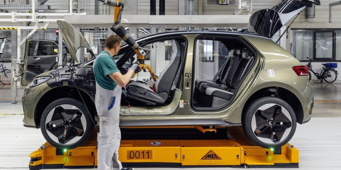 Volkswagen desperatiškai ieško milijardo: masinės vadovų galvų rokiruotės ir slaptas taupymo planas