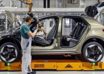 Volkswagen desperatiškai ieško milijardo: masinės vadovų galvų rokiruotės ir slaptas taupymo planas