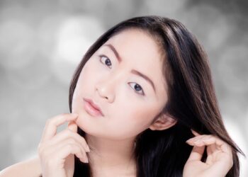 Wszyscy szaleją za tym składnikiem Japonek. 5 tanich drogeryjnych kosmetyków z efektem wow