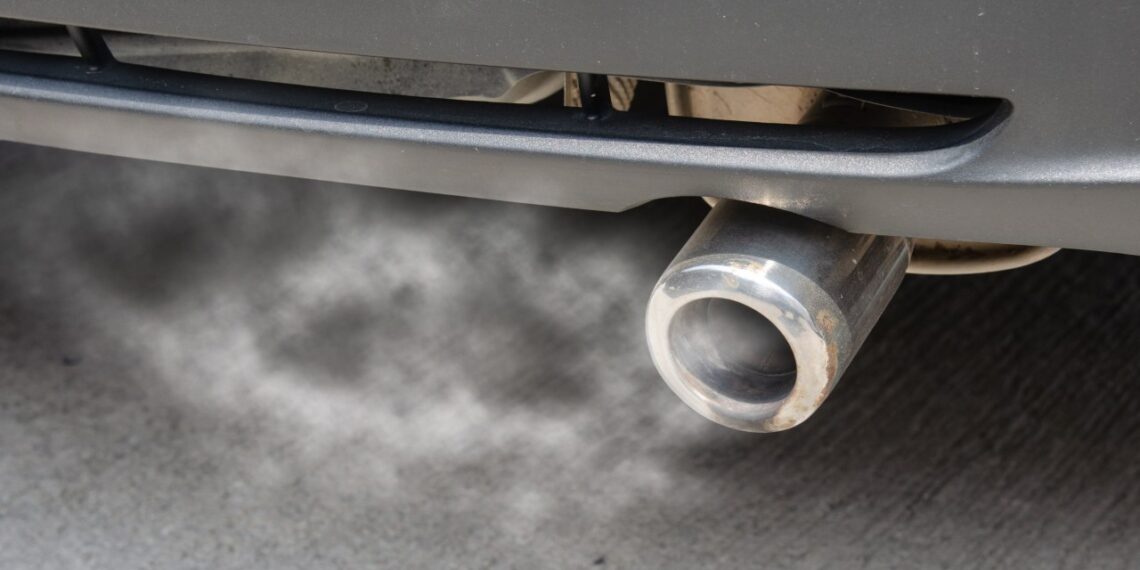 Vanduo ir balti dūmai iš duslintuvo – ženklas, kurio negalima ignoruoti