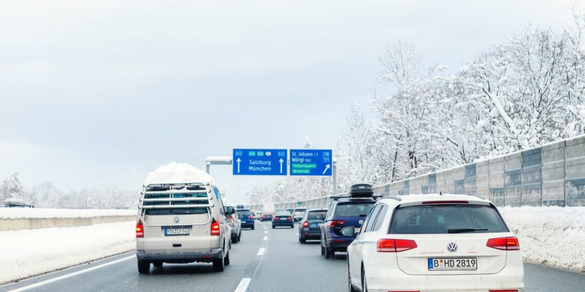 Žiemos atostogos Austrijoje gali baigtis be teisių: paslaptingos „geltonos kortelės“ spąstai vairuotojams