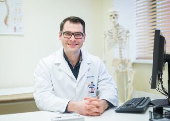 Žiemos linksmybės baigiasi reanimacijoje: traumatologas atskleidė pavojingiausius čiuožinėjimo kalniukus