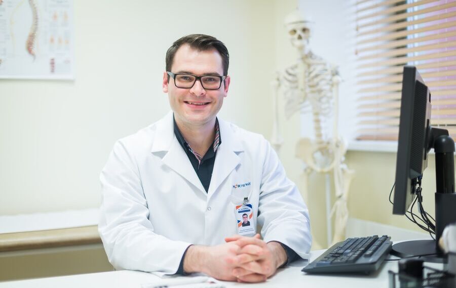 Žiemos linksmybės baigiasi reanimacijoje: traumatologas atskleidė pavojingiausius čiuožinėjimo kalniukus