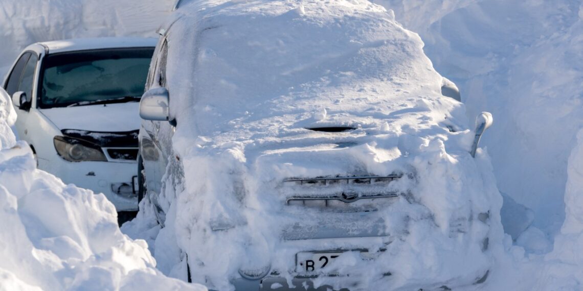 Žiema siaučia Kamčiatkoje: sniegas ryja miestus, o internete plinta netikros nuotraukos