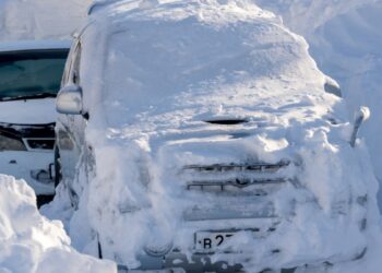 Žiema siaučia Kamčiatkoje: sniegas ryja miestus, o internete plinta netikros nuotraukos