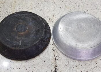 Paprasta gudrybė virtuvėje: kaip be vargo išvalyti stipriai pridegusią keptuvę