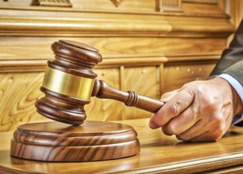 Tėvas išleido sūnaus pinigus savo vestuvėms – teismas priėmė griežtą sprendimą