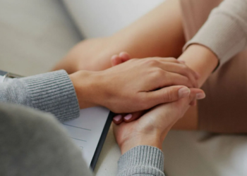 10 svarbių taisyklių, kaip padėti artimajam, sergančiam depresija, ir nepamiršti savęs