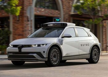 16 mlrd. dolerių injekcija: autonominiai Waymo automobiliai ruošiasi perimti pasaulio kelius