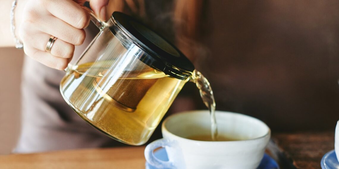 2 pigūs priedai prie žaliosios arbatos: dietologė aiškina, kaip keliskart sustiprinti poveikį