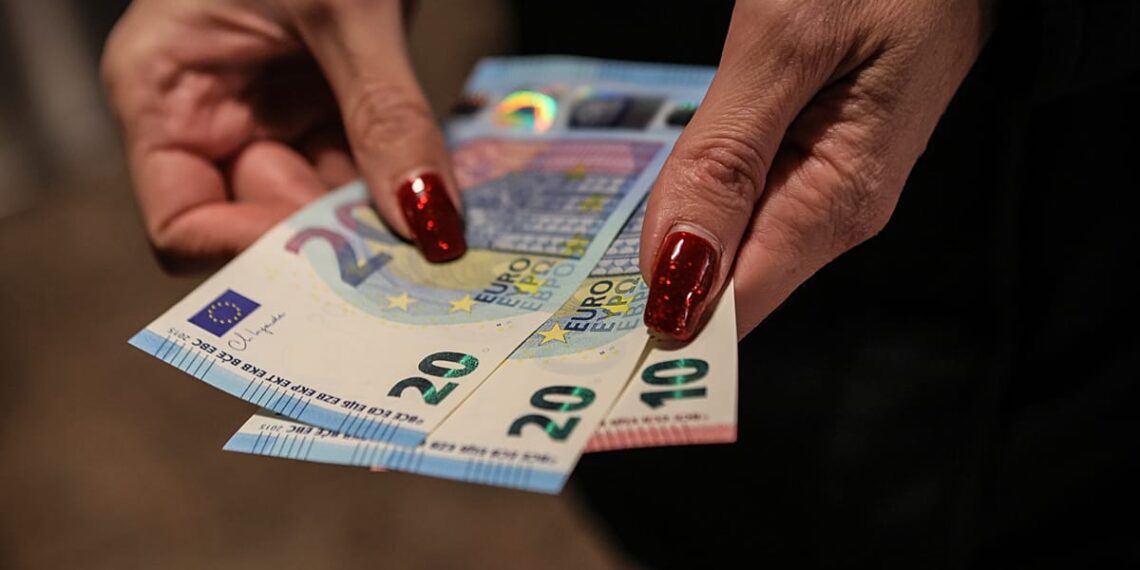 2026 m. minimalūs atlyginimai Europoje: šios šalys moka kosmines sumas, Lietuva – šokiruota