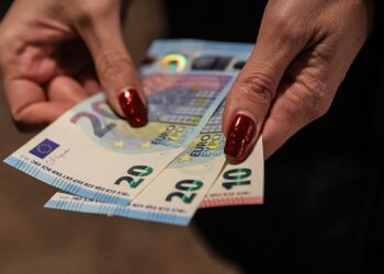 2026 m. minimalūs atlyginimai Europoje: šios šalys moka kosmines sumas, Lietuva – šokiruota