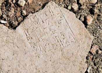 Iššifruota 4 tūkst. metų senumo lentelė: joje – pranašystės apie badą ir karus