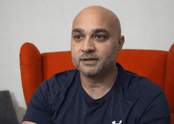 Po 45 minučių klinikinės mirties – neįtikėtinas sugrįžimas: britas treniruojasi ekstremaliems bėgimams