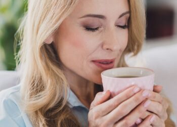 5 gėrimai, kurie gali padėti išlaikyti jaunatvišką odą: grožis prasideda iš vidaus