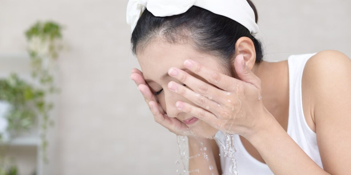 Vos 5 minutės ryte – ir veidas atrodo gaivus bei pailsėjęs