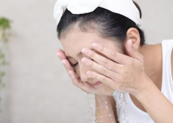 Vos 5 minutės ryte – ir veidas atrodo gaivus bei pailsėjęs