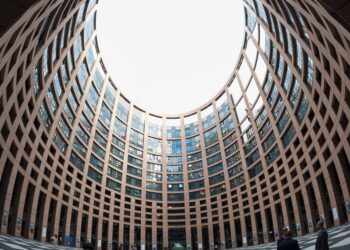 5 stulbinantys pokyčiai, kurie gali sukrėsti Europos Parlamentą per artėjantį vidurio perskirstymą