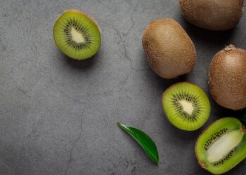 6 stebinantys maisto produktai, kuriuose vitamino C kelis kartus daugiau nei kiviuose