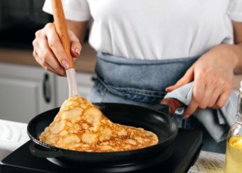 7 klaidos, dėl kurių blyneliai nepavyksta: virtuvės meistrai pataria, kaip jų išvengti