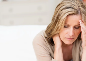 8 kasdienės frazės, kurios slapta traukia skurdą ir vienatvę: pasitikrinkite, ar nekartojate jų