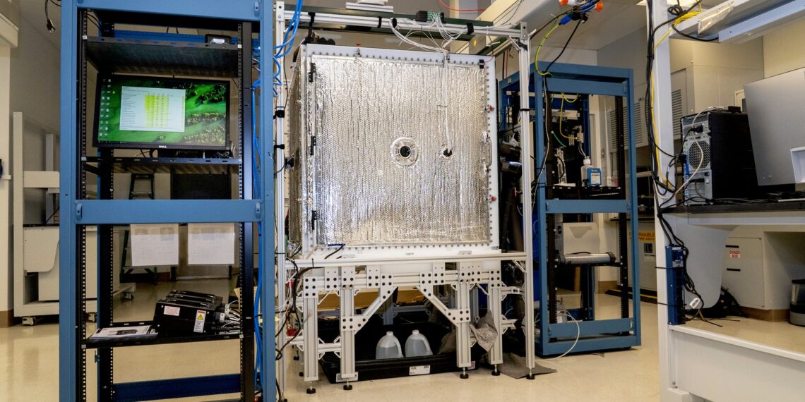 Amerikos mokslininkai sukūrė „debesį dėžėje“: išradimas gali padėti geriau suprasti audras