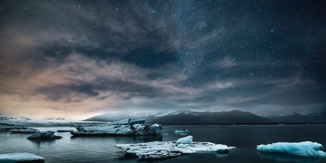 Antarktidoje – mįslingas dingimas: robotas tyrė paslaptingus ledo raštus