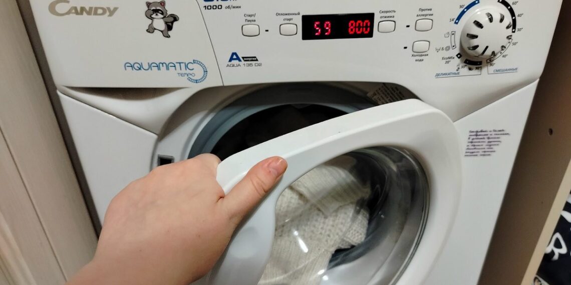 Atverti ar palikti uždarytas skalbimo mašinos dureles po skalbimo? Meistras sudėliojo taškus