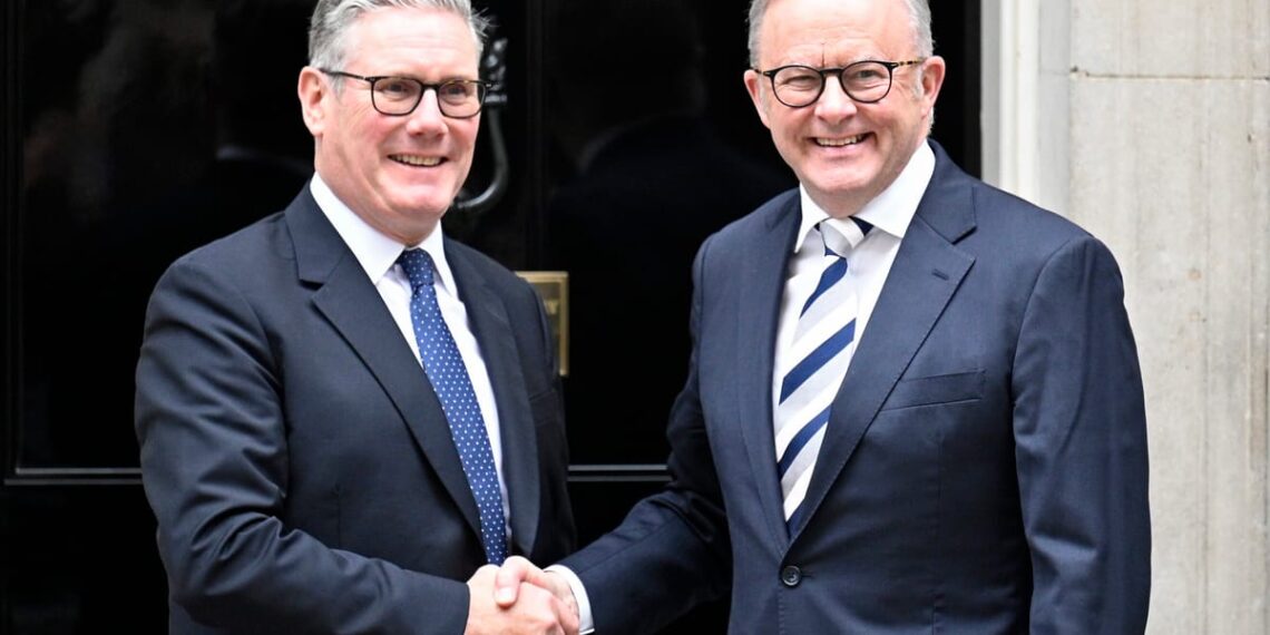 Australijos premjeras Albanese ragina pašalinti princą Andrew iš karališkosios paveldėjimo eilės