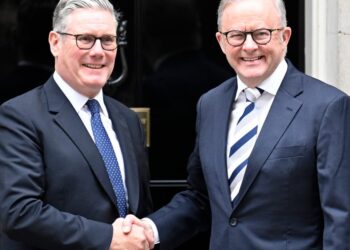 Australijos premjeras Albanese ragina pašalinti princą Andrew iš karališkosios paveldėjimo eilės