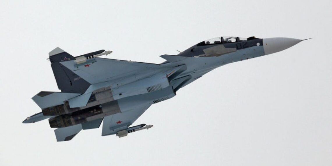 Karinė panika Baltarusijoje: naikintuvas Su-30 taikėsi į plastikinį balioną