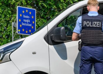 Berlynas smogia migrantų srautams: naujos patikros kelia įtampą Europoje