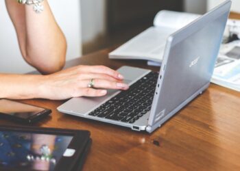 Britė „Google Maps“ žemėlapiuose netikėtai pamatė mirusį tėtį: vaizdas sugraudino tūkstančius