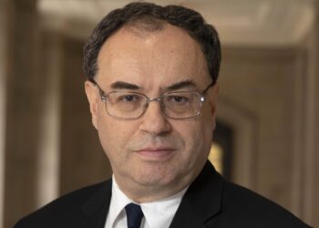 Britanijos centrinis bankas paliko palūkanas – sprendimas nustebino milijonus gyventojų