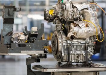 Britų įmonė pristatė naują hibridinį variklį: žada iki 40 % mažesnes degalų sąnaudas