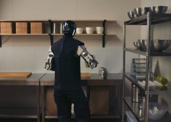 Britų startuolis stebina tempu: nuo eskizo iki robotų gamyklos per vos 10 mėnesių