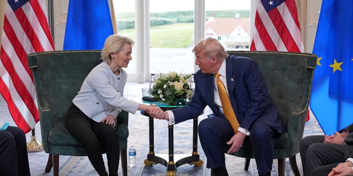 Briuselis reikalauja paaiškinimų iš Baltųjų rūmų: įtampa dėl teismo sprendimo muitų byloje